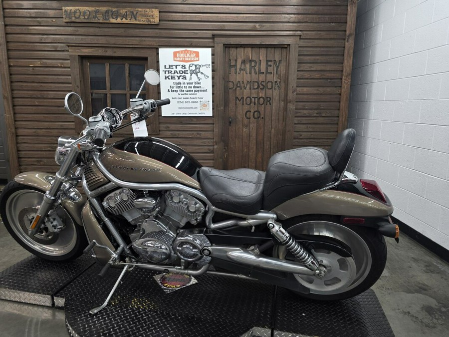 2004 Harley-Davidson® V-Rod® GOLD/BLACK W/PINSTRIPE