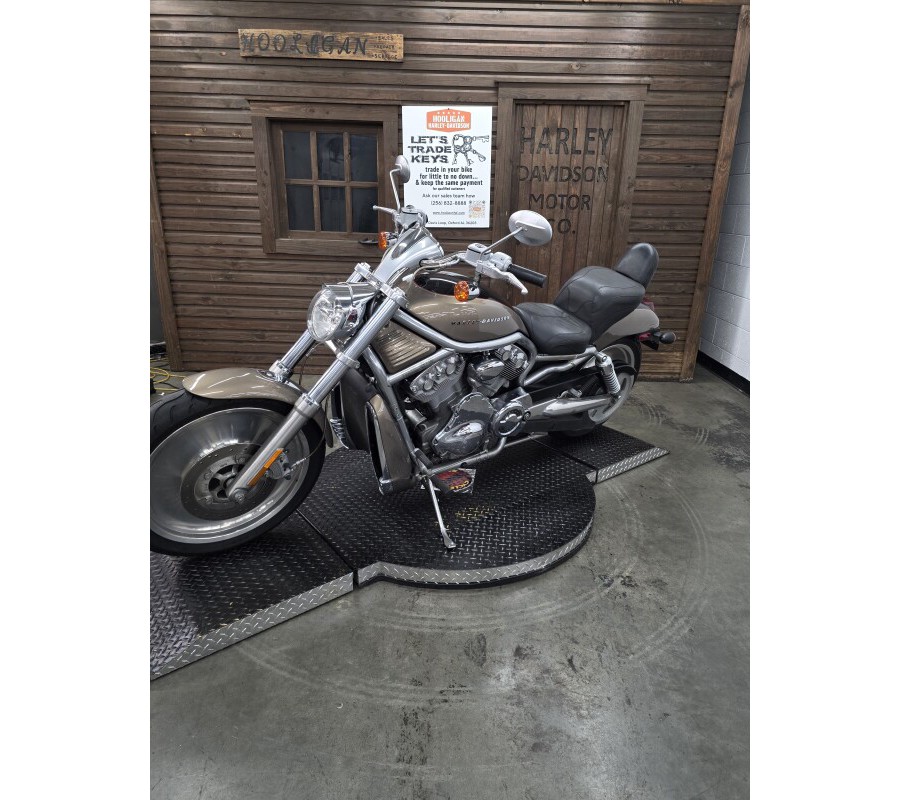 2004 Harley-Davidson® V-Rod® GOLD/BLACK W/PINSTRIPE