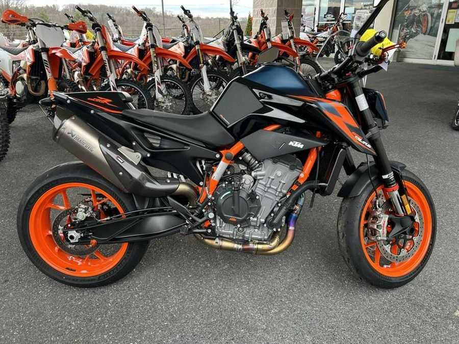 2023 KTM 890 Duke R