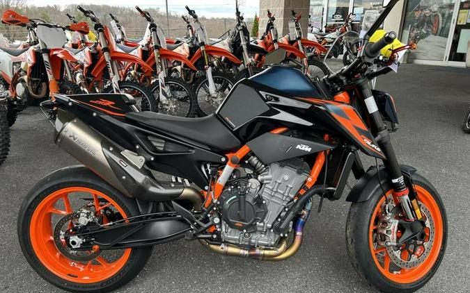 2023 KTM 890 Duke R