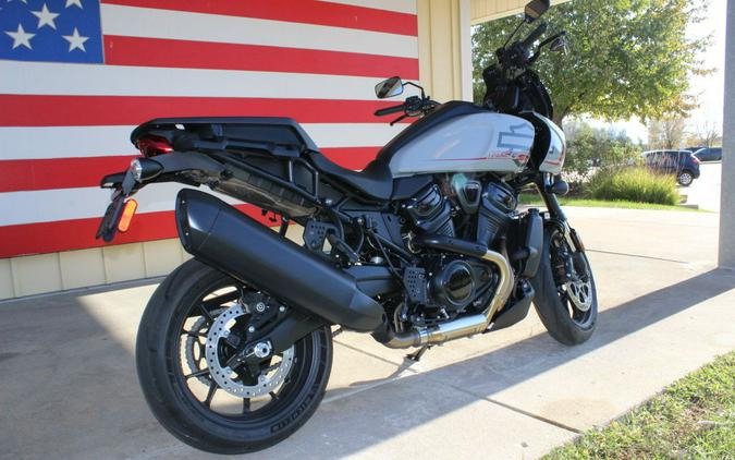 2025 Harley-Davidson® RA1250ST - Pan America® 1250 ST