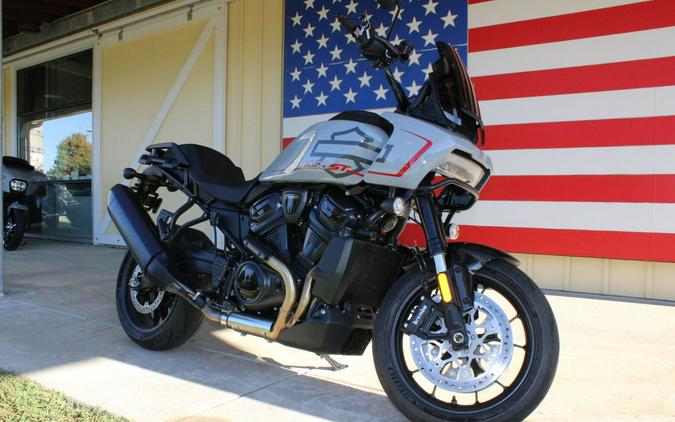 2025 Harley-Davidson® RA1250ST - Pan America® 1250 ST