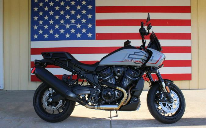 2025 Harley-Davidson® RA1250ST - Pan America® 1250 ST
