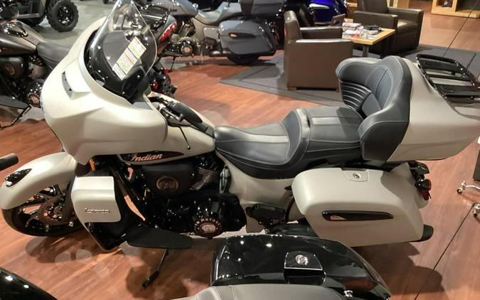 2023 Indian Motorcycle® Roadmaster® Dark Horse® Silver Quartz Smoke