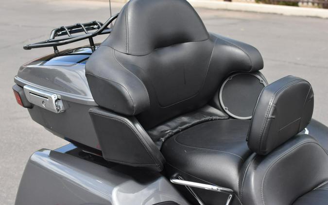 2021 Harley-Davidson Tri Glide Ultra Gauntlet Gray Metallic/Vivid Black FLHTCUTG
