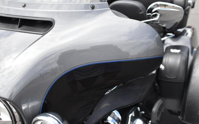 2021 Harley-Davidson Tri Glide Ultra Gauntlet Gray Metallic/Vivid Black FLHTCUTG