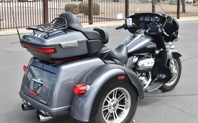 2021 Harley-Davidson Tri Glide Ultra Gauntlet Gray Metallic/Vivid Black FLHTCUTG