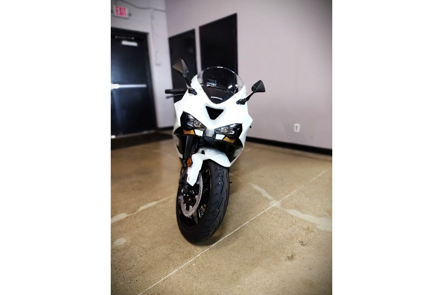 2026 Ninja® ZX™-6R Base - Kawasaki