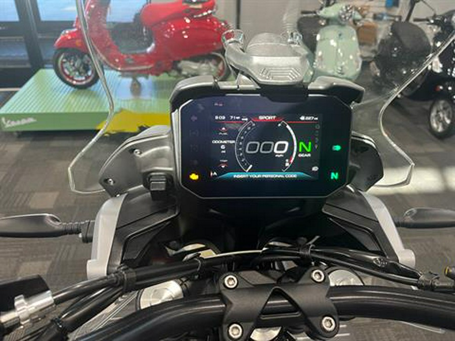 2025 Moto Guzzi V85 TT Travel