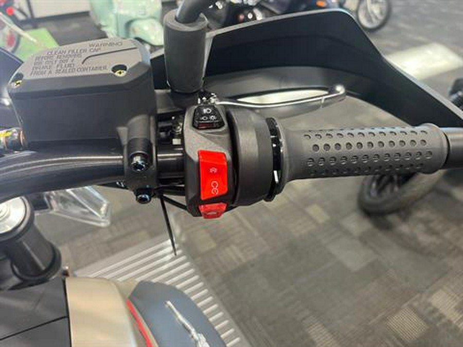 2025 Moto Guzzi V85 TT Travel