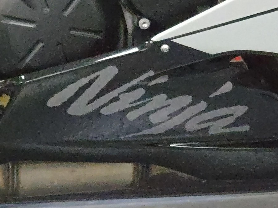 2026 Kawasaki Ninja ZX6R Base