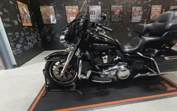 2017 Harley-Davidson® FLHTKL - Ultra Limited Low