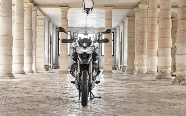 2022 Moto Guzzi V85 TT Guardia D’onore