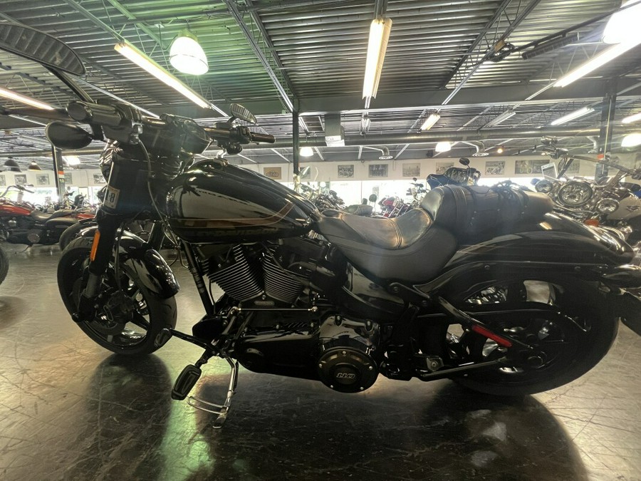 2016 Harley-Davidson CVO™ Pro Street Breakout Starfire Black FXSE