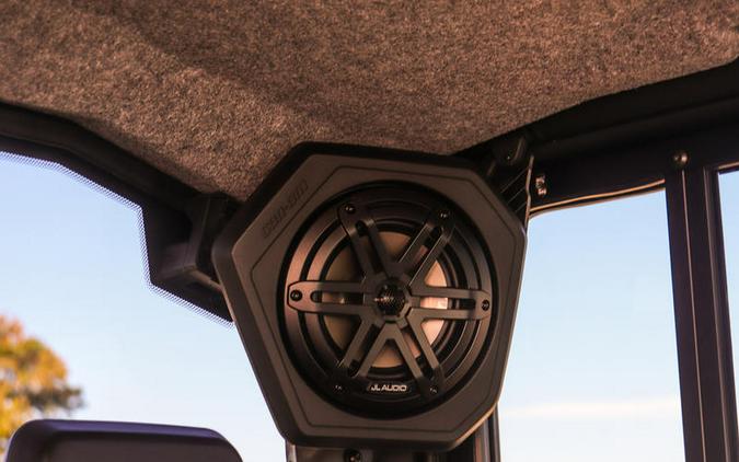 2026 Can-Am® Defender MAX Limited HD11