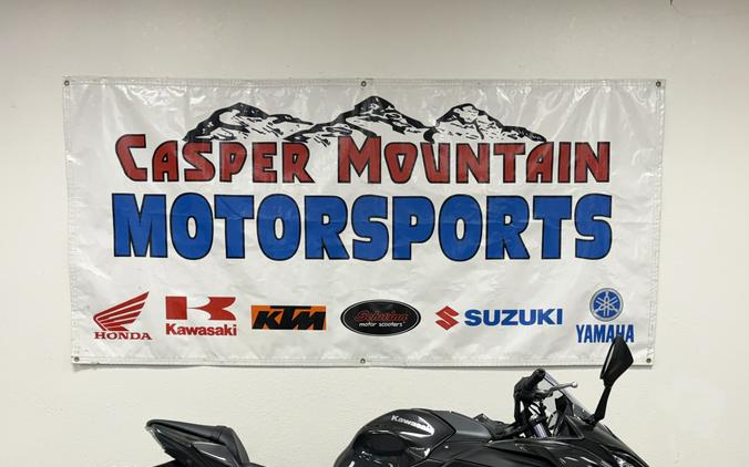 2026 Kawasaki Ninja 650 Metallic Flat Spark Black/Metallic Carbon Gray - K0977