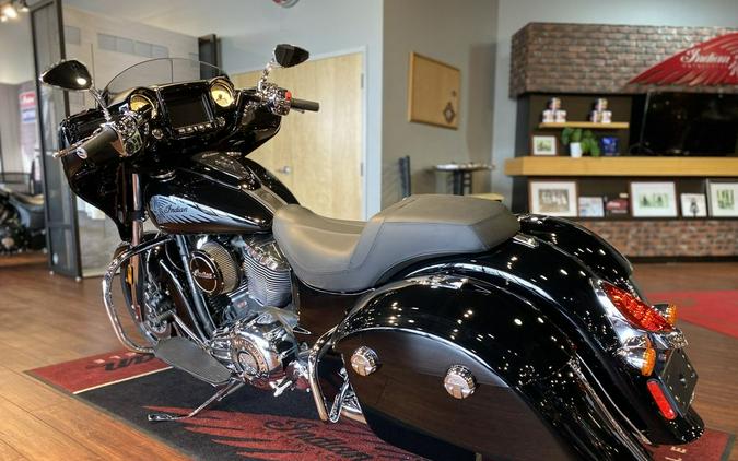 2017 Indian Motorcycle® Chieftain® Limited Thunder Black