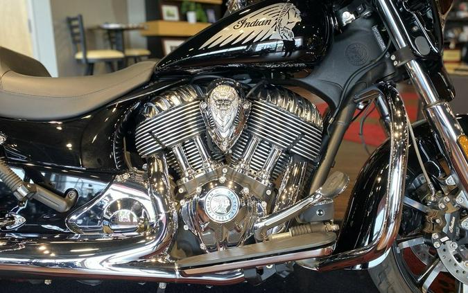 2017 Indian Motorcycle® Chieftain® Limited Thunder Black