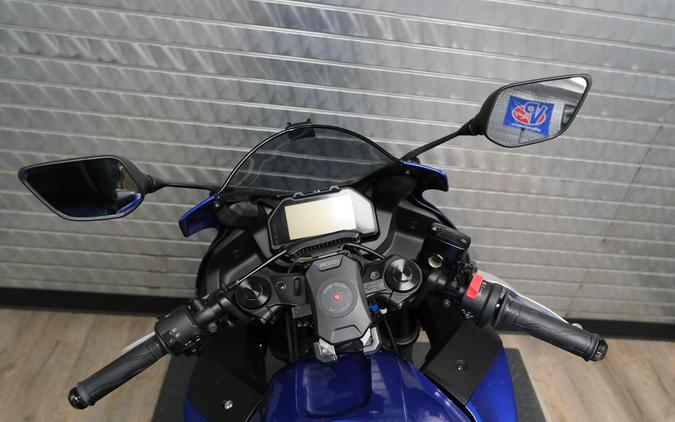 2023 YAMAHA YZFR3 ABS