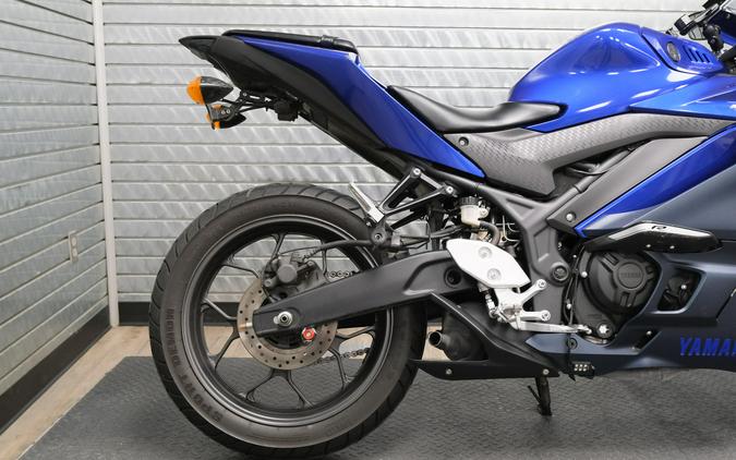 2023 YAMAHA YZFR3 ABS
