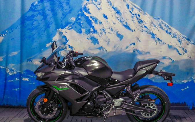 2024 Kawasaki Ninja® 650 Metallic Matte Graphenesteel Gray/Ebony