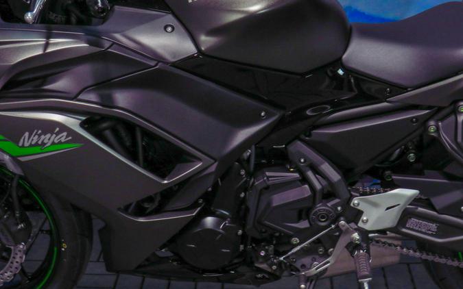 2024 Kawasaki Ninja® 650 Metallic Matte Graphenesteel Gray/Ebony