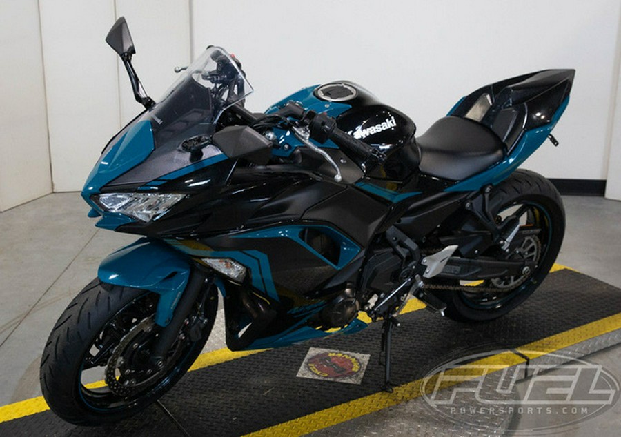 2021 Kawasaki Ninja 650 ABS Metallic Spark Black/Pearl Nightsha