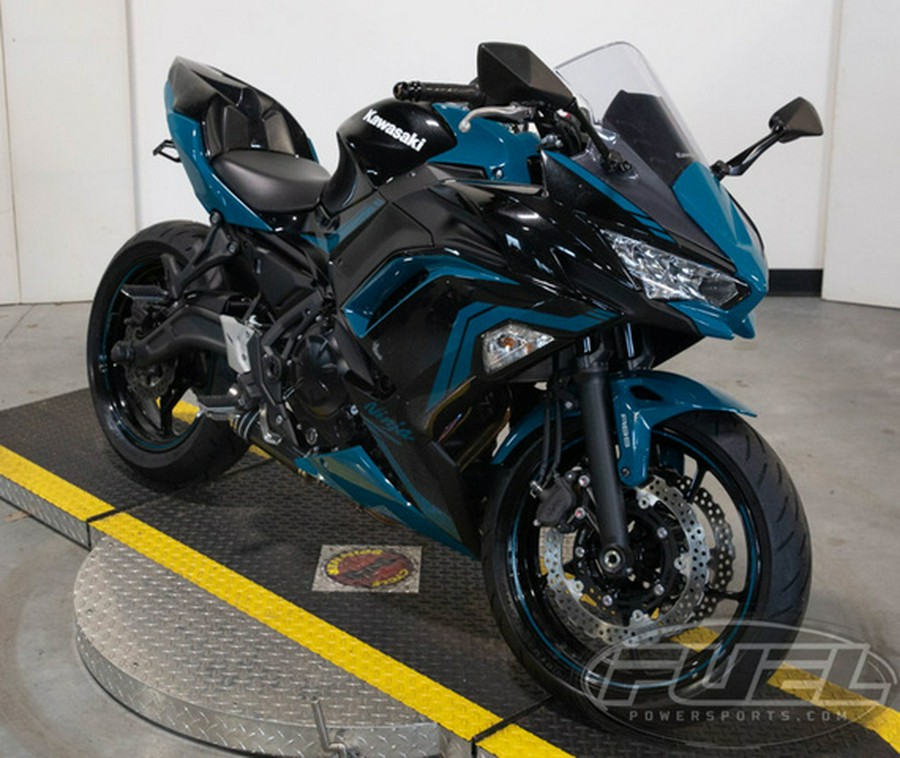 2021 Kawasaki Ninja 650 ABS Metallic Spark Black/Pearl Nightsha