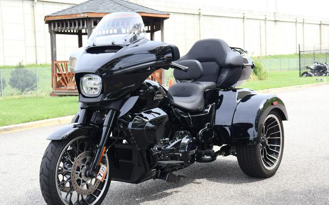 2026 Harley-Davidson® Street Glide 3 Limited Vivid Black Chrome Trim