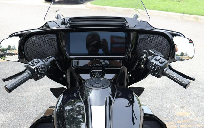 2026 Harley-Davidson® Street Glide 3 Limited Vivid Black Chrome Trim