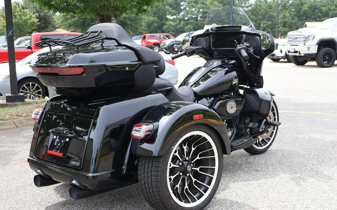 2026 Harley-Davidson® Street Glide 3 Limited Vivid Black Chrome Trim
