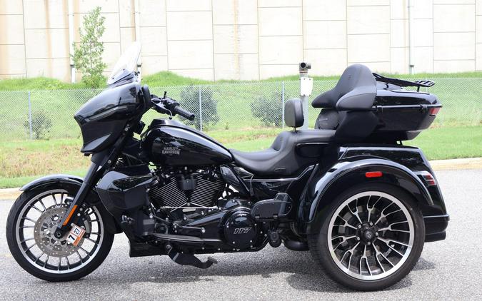 2026 Harley-Davidson® Street Glide 3 Limited Vivid Black Chrome Trim