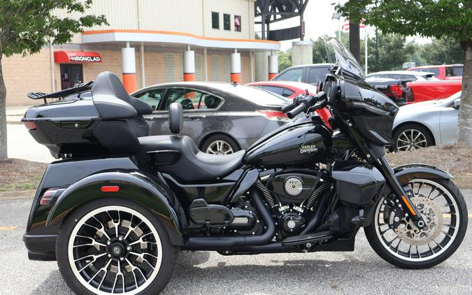 2026 Harley-Davidson® Street Glide 3 Limited Vivid Black Chrome Trim