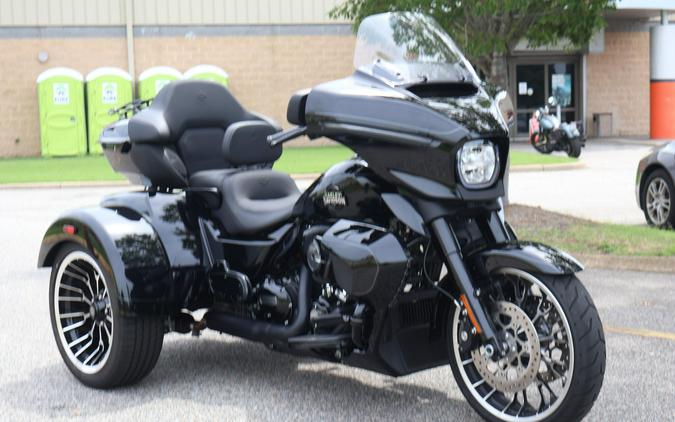2026 Harley-Davidson® Street Glide 3 Limited Vivid Black Chrome Trim