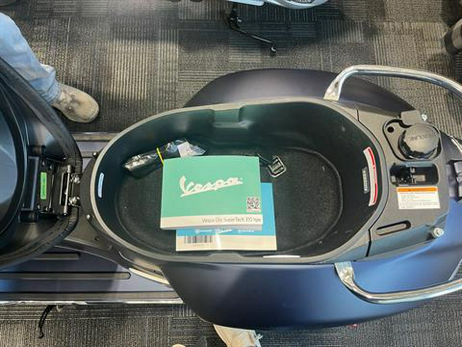 2025 Vespa GTS 310 SuperTech