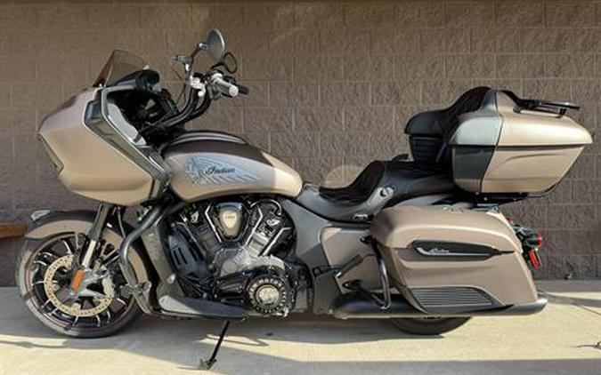 2021 Indian Motorcycle Challenger® Dark Horse®