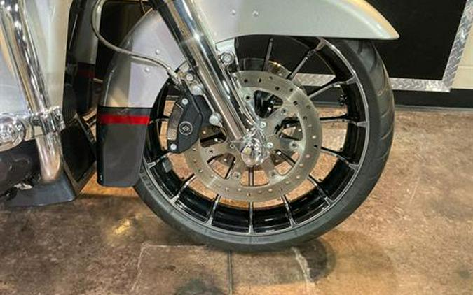 2019 Harley-Davidson CVO™ Street Glide®