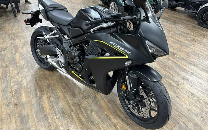 2026 Honda CBR650R E-Clutch