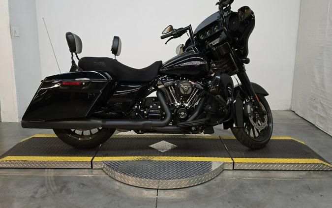 FLHXS 2018 Street Glide Special