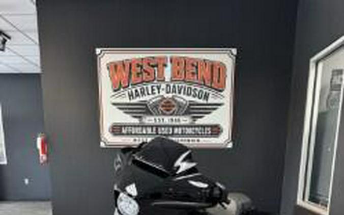 2026 Harley-Davidson Street Glide Vivid Black Black Trim