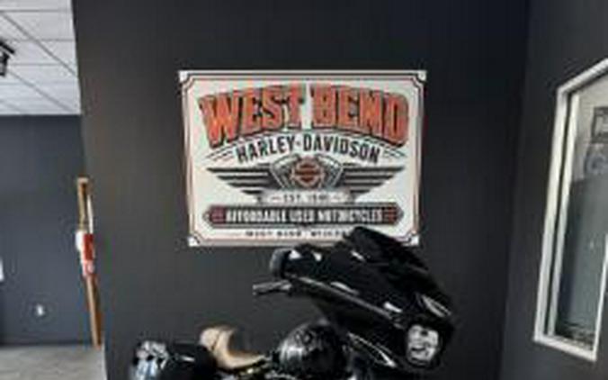 2026 Harley-Davidson Street Glide Vivid Black Black Trim