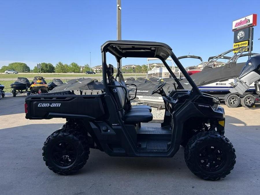 2022 Can-Am® Defender DPS HD9 Timeless Black