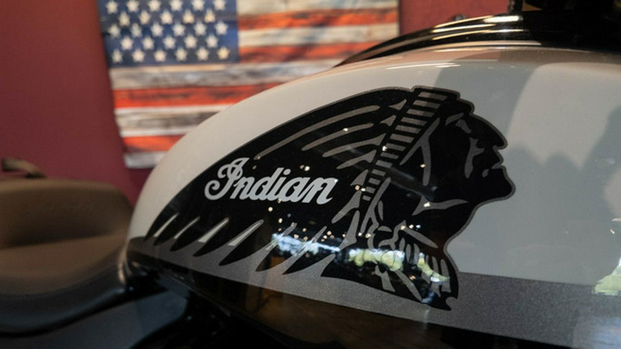 2026 Indian Chieftain PowerPlus Dark Horse 112 w/PowerBand Chalk with Black Metallic