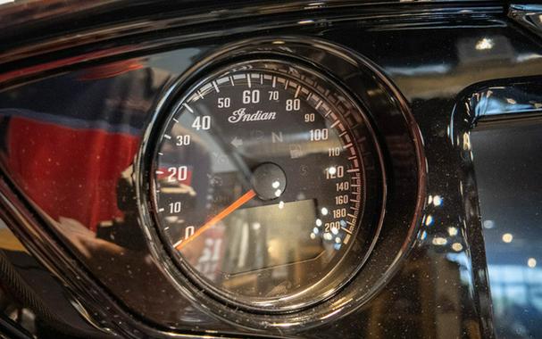 2026 Indian Chieftain PowerPlus Dark Horse 112 w/PowerBand Chalk with Black Metallic