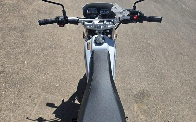 2027 Yamaha TW 200