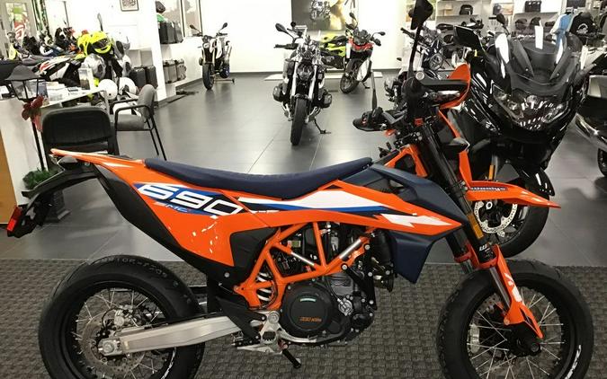 2024 KTM 690 SMC R