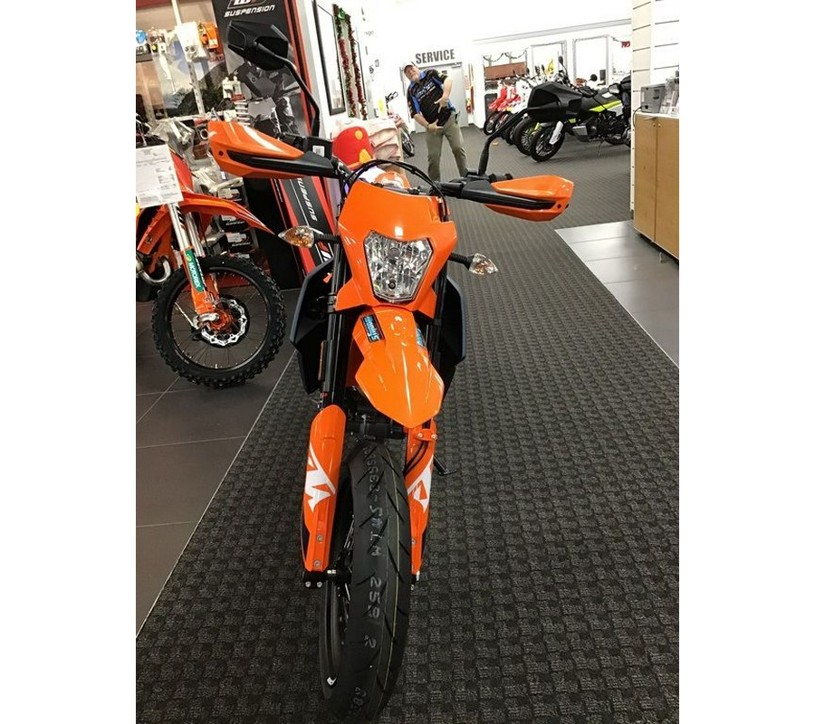 2024 KTM 690 SMC R