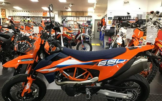 2024 KTM 690 SMC R