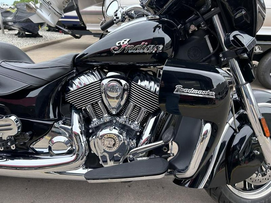 2022 Indian Motorcycle® Roadmaster® Black Metallic