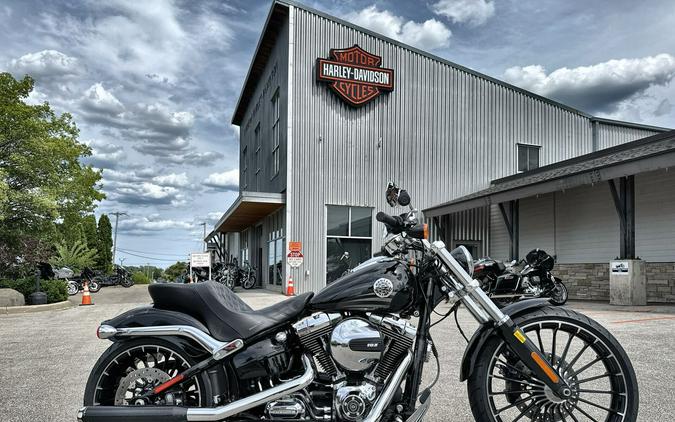 2017 Harley-Davidson® Breakout® Vivid Black